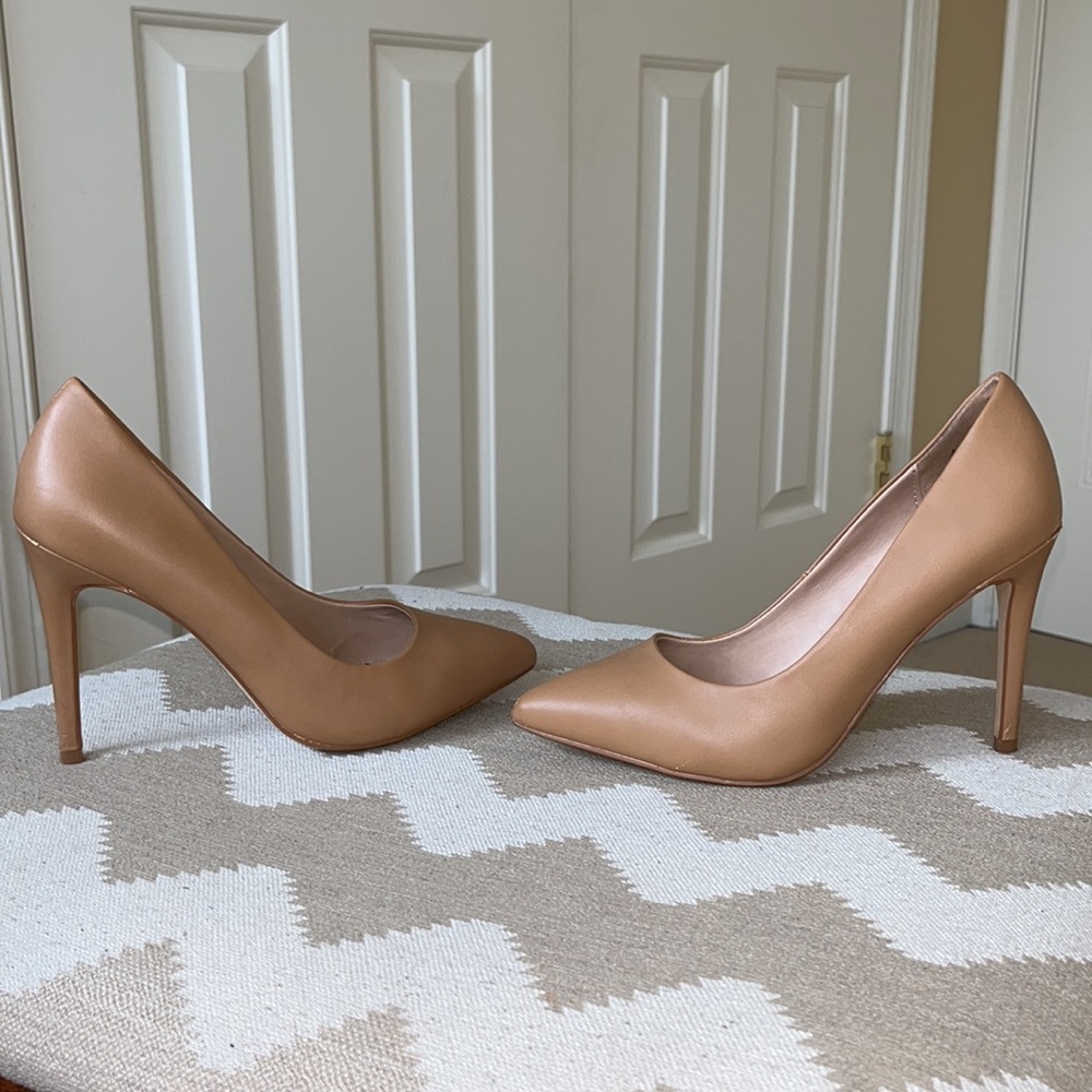 Tan Heels - Picture 4 of 6